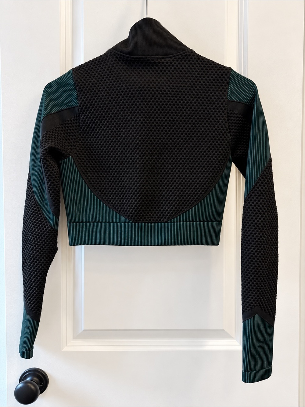 Black Teal Textured Activewear Set Cropped Jacket High Waist Leggings (M/L)